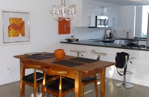 Sunrise Vista Chino Condominio | Diseño mediados de siglo con total Nueva Reno