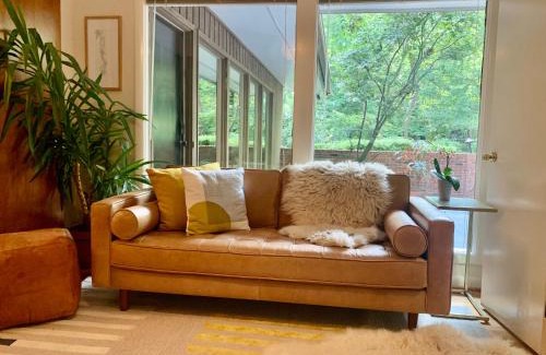 Chapel Hill Casa | Mid Century Designer House - Large & Unique