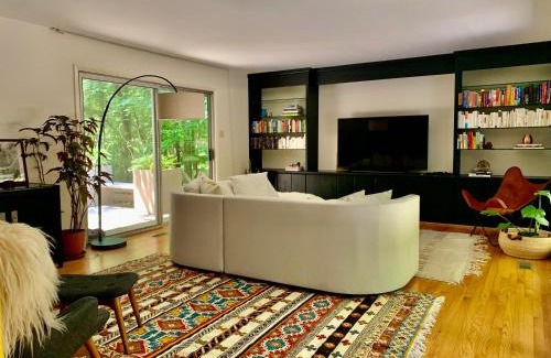 Chapel Hill Casa | Mid Century Designer House - Large & Unique