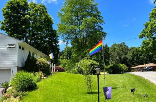 Staatsburg Apartamento | Mid-Century DJs Dream near Rhinebeck