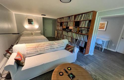 Staatsburg Apartamento | Mid-Century DJs Dream near Rhinebeck