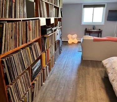 Staatsburg Apartamento | Mid-Century DJs Dream near Rhinebeck