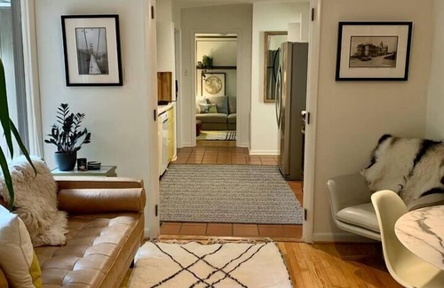 Chapel Hill Casa | Mid-Century Designer w/ King Beds & Sonos Stereo