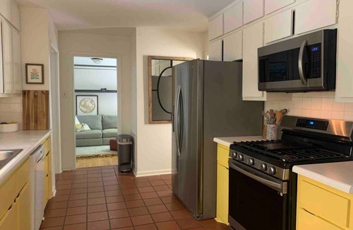 Chapel Hill Casa | Mid-Century Designer w/ King Beds & Sonos Stereo