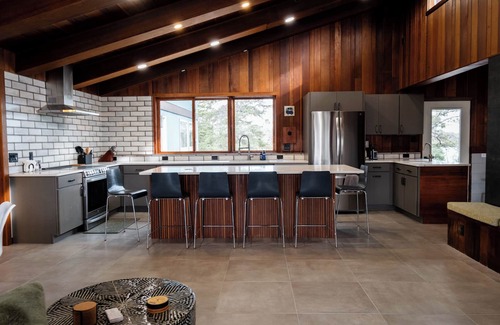 Friberg Cabina | Mid-Century Haven with Private Lakes and Endless Views