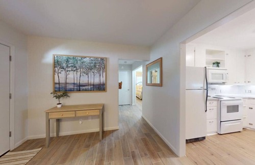 Navasota Casa | Mid-Century Home-Clean-Remodeled