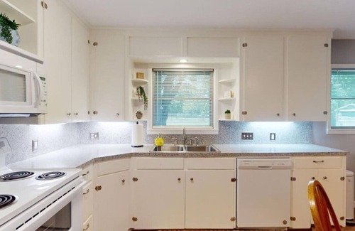 Navasota Casa | Mid-Century Home-Clean-Remodeled