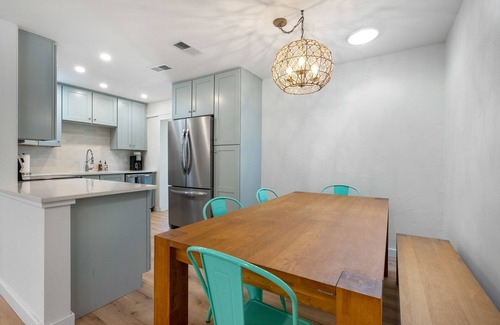 Arlington Park Casa | Mid-Century Home w/ Guesthouse Near Downtown/Siesta Key/SMH