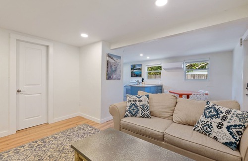 Arlington Park Casa | Mid-Century Home w/ Guesthouse Near Downtown/Siesta Key/SMH