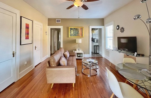 Riviera Bay Apartamento | Mid-century Inspired Apt in Historic Building w/ Patio - 10 Minutes to Downtown