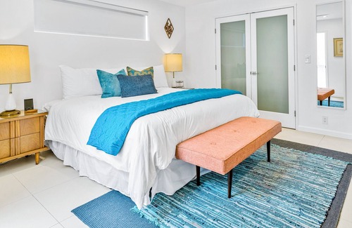 Cathedral City Cove Casa | Mid-century modern home with pool, pool spa, grill, & casita with kitchenette