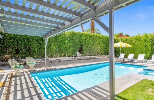 Cathedral City Cove Casa | Mid-century modern home with pool, pool spa, grill, & casita with kitchenette
