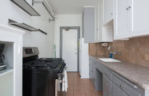 Fort MacArthur Apartamento | Mid Century Modern Beachside. Laundry. Parking