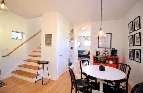 Federal Hill Apartamento | Mid Century Modern Charm in Historic West End