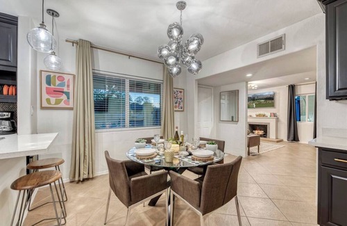 Encanto Casa | Mid-Century Modern Charmer with FREE heated pool!
