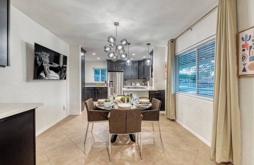 Encanto Casa | Mid-Century Modern Charmer with FREE heated pool!