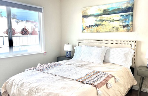 Ashland Casa | Mid-century Modern Chic Home Close to HWY & Downtown - Pet Friendly