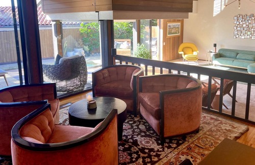 Mission Hills Casa | Mid-Century Modern Dream Home with Pool + Art