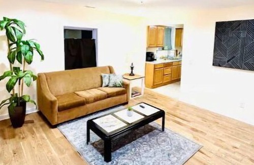Hadley - Washington Casa | Mid-Century Modern Haven
