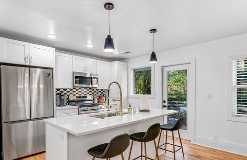 Collier Heights Casa | Mid-century modern home with a private yard, washer/dryer, and central AC