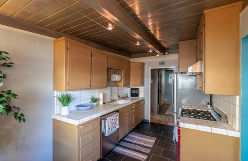 Modesto Casa | ★Mid-Century Modern Home - Close to Downtown★