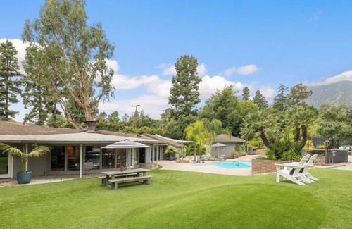 Mount Wilson Casa | Mid-Century Modern house with heated Salt Water Pool