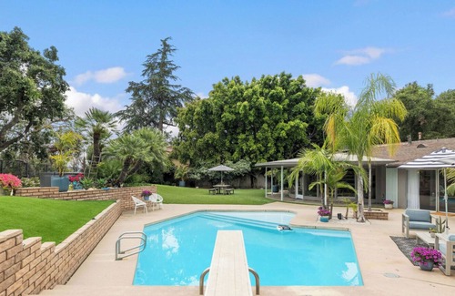 Mount Wilson Casa | Mid-Century Modern house with heated Salt Water Pool