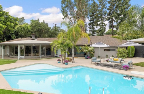 Mount Wilson Casa | Mid-Century Modern house with heated Salt Water Pool