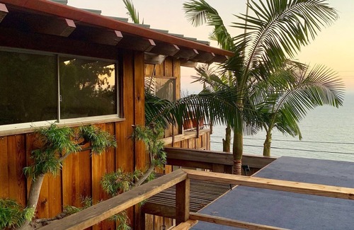Eastern Malibu Casa | Mid-century modern Malibu home with ocean views and office to work from home
