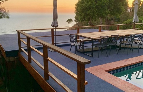 Eastern Malibu Casa | Mid-century modern Malibu home with ocean views and office to work from home