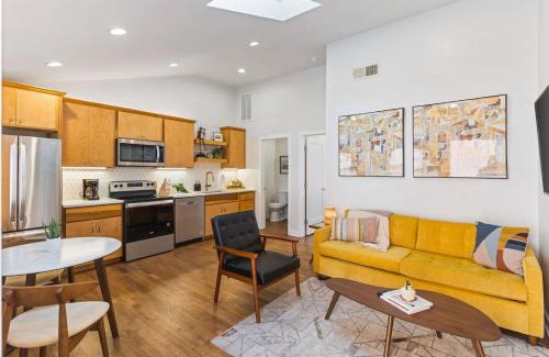 Greenwood Casa | Mid-Century Modern Nashville Condo Near Restaurants, Coffee and Bars