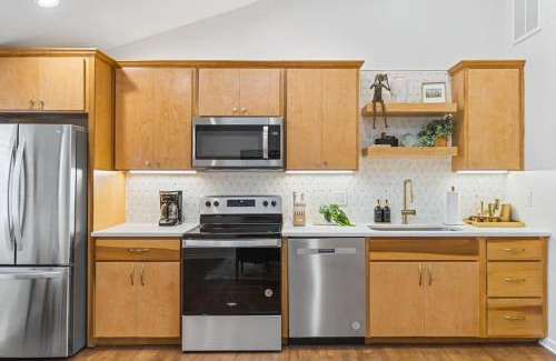 Greenwood Casa | Mid-Century Modern Nashville Condo Near Restaurants, Coffee and Bars