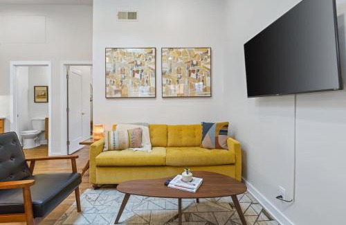 Greenwood Casa | Mid-Century Modern Nashville Condo Near Restaurants, Coffee and Bars