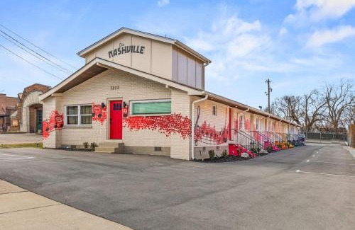Greenwood Casa | Mid-Century Modern Nashville Condo Near Restaurants, Coffee and Bars