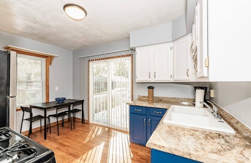 Drayton Plains Casa | Mid Century Modern Royal Oak House with Game Room