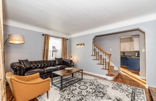 Drayton Plains Casa | Mid Century Modern Royal Oak House with Game Room