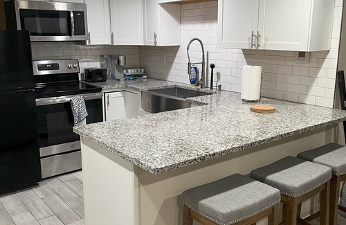 Broad Ripple Apartamento | Mid-Century Modern Broad Ripple Stay with Style, Comfort & Local Color