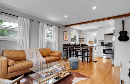 Eagle Rock Casa | Mid-Century Modern Craftsman Hillside Home