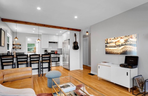 Eagle Rock Casa | Mid-Century Modern Craftsman Hillside Home