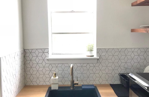 Faubourg Marigny Condominio | ¡Casita moderna de mediados de siglo - FAMOSO BARRIO FRANCÉS Y MARIGNY UBICACIÓN!