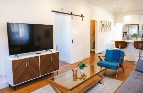 Downtown Los Angeles Casa | Mid Century Modern - Walk to Dodger Stadium, DTLA