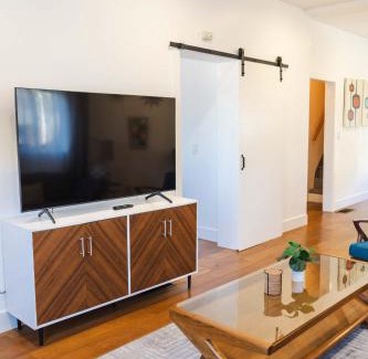 Downtown Los Angeles Casa | Mid Century Modern - Walk to Dodger Stadium, DTLA