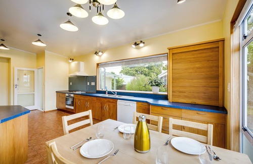 Hastings Casa | Mid Century Oasis - Hastings Holiday Home