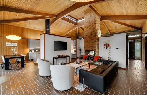 North Dallas Casa | Mid-Century Oasis