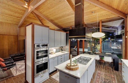 North Dallas Casa | Mid-Century Oasis