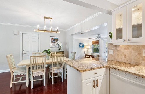 Arlington Park Casa | Mid-Century Oasis with Pool in Arlington Park