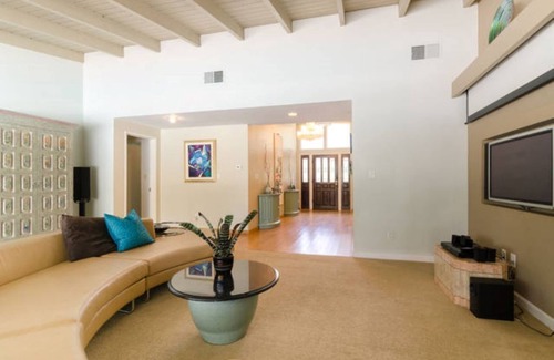 Hidden Hills Casa | Mid Century Rambling Rancher