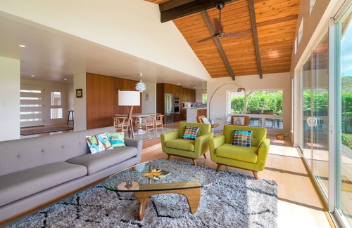 Princeville Casa | Vistas espectaculares del océano y del campo de golf espectaculares recién remodeladas de mediados de siglo