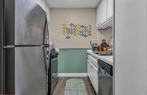 Indio Condominio | mid-century style Getaway in Gated Golf Resort-Near Coachella and Polo Ground