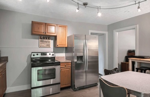 Berry Hill Casa | Mid Century Vibe / 2.5 Miles to Downtown